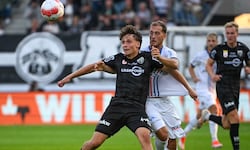 Kronberger (li.) und Pirkl im Duell. Mittlerweile kicken beide für die Austria.