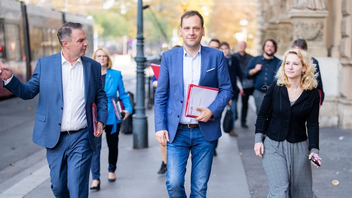 Babler (links) bekommt zunächst Unterstützung von Kucher und Holzleitner.