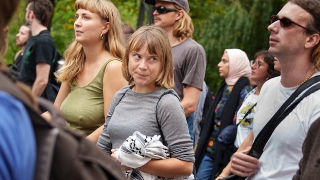 Greta Thunberg (Mitte) bei einer Pro-Palästina-Demo Ende August in Dänemark (Archivbild).