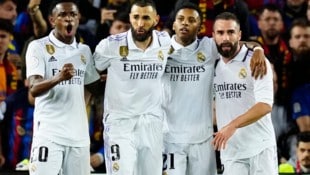 Dani Carvajal (re.) wird vorerst nicht zum FC Getafe wechseln.