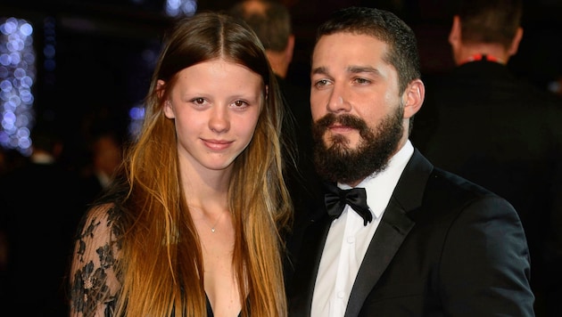 Mia Goth reichte die Scheidung von Shia LaBeouf ein und beantragte das alleinige Sorgerecht für ...