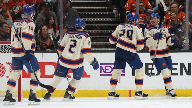Die Edmonton Oilers jubeln.