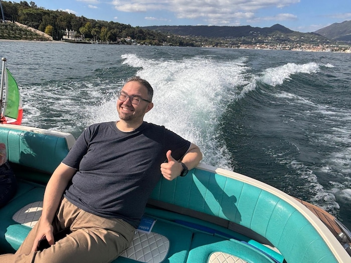 Reise-Redakteur Mario Aberl erkundete auf einem Boot den größten See Italiens.