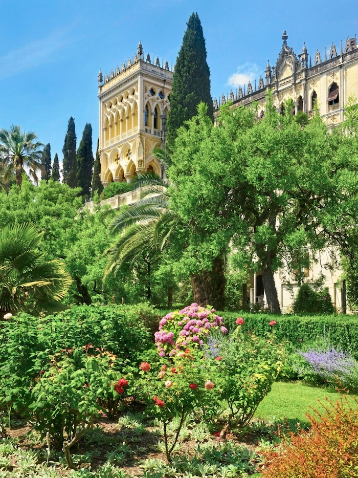 Die Villa auf der Isola del Garda.