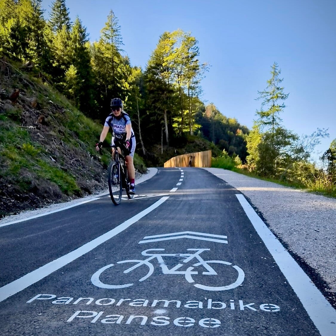Der neue Rad-Highway ab Breitenwang bietet mehr Sicherheit. Die Steigung von bis zu elf Prozent ...