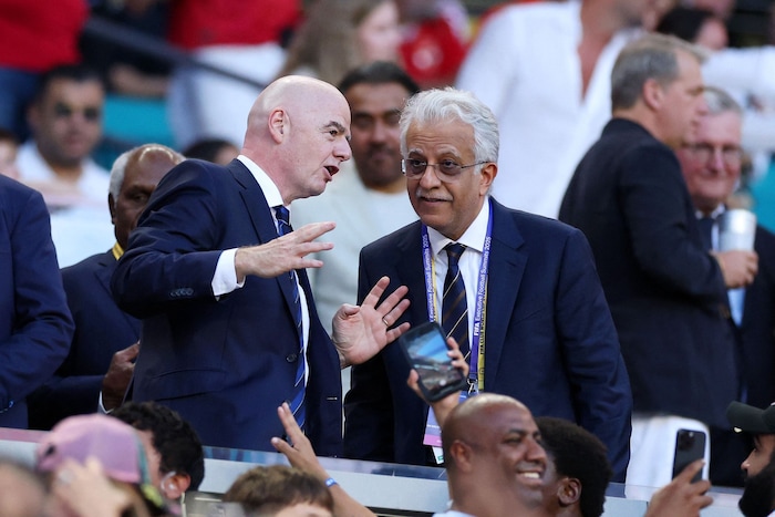 Scheich Salman bin Ibrahim Al Khalifa (re.) gemeinsam mit Gianni Infantino