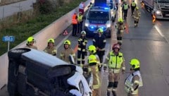 Das verunglückte Fahrzeug blockierte eine Fahrspur.