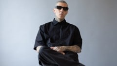 Travis Barker musste wegen Taubheit in seinem Arm operiert werden.