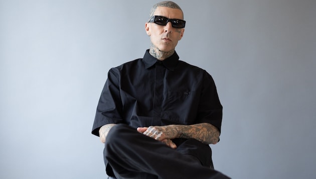 Travis Barker musste wegen Taubheit in seinem Arm operiert werden.