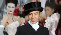 John Galliano bei der Dior Haute Couture Fashion Show 2010 in Paris.