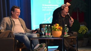 Die Sparkassenvorstände Kometer und Scheiring fuhren mit den Legenden Herzog und Polster einen ...