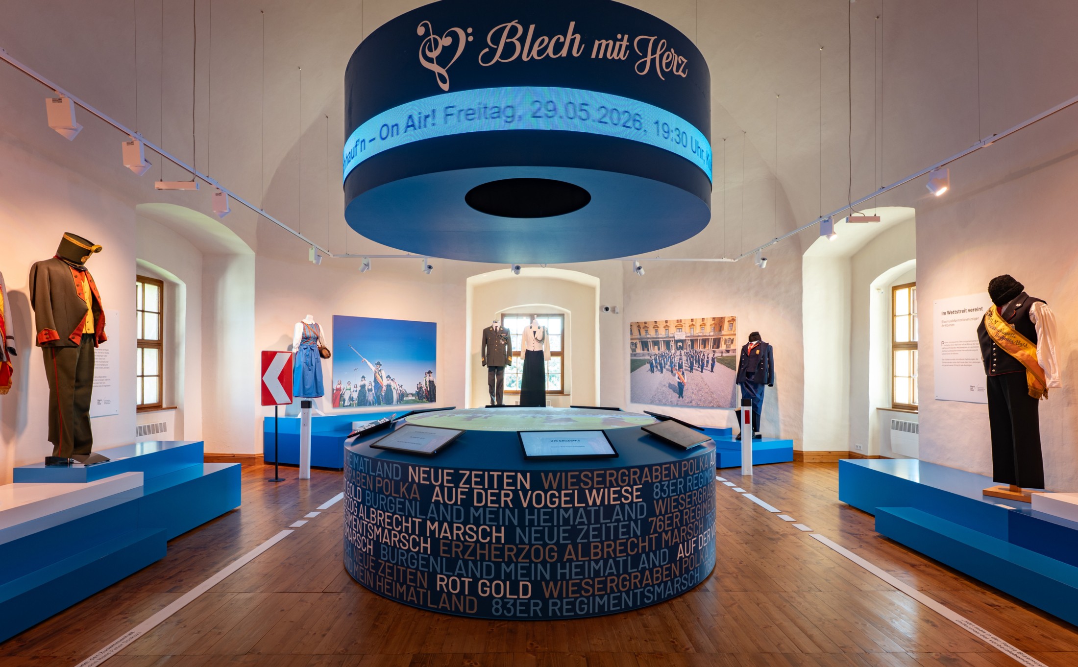 Modern inszenierte Ausstellungen laden zu einer inspirierenden Reise durch die Geschichte ein.