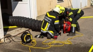 Nach den Löschmaßnahmen wurde der Raum belüftet.