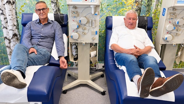 Gerald Weigl und Martin Moll (rechts) spenden beide seit 25 Jahren ihr Blut für die ...
