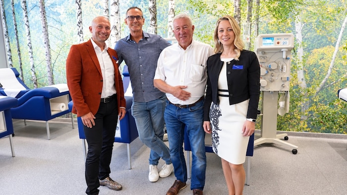 Die beiden langjährigen Spender mit Harald Tengg (links) und Katrin Gutmann von BioLife