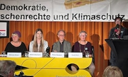 Michaela Moser, Samira Aibartueva, Migrationsforscher Rainer Bauböck und Gundi Dick von ...