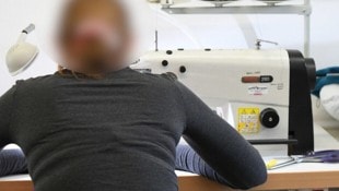 Das Mädchen musste von der Feuerwehr befreit werden (Symbolfoto).