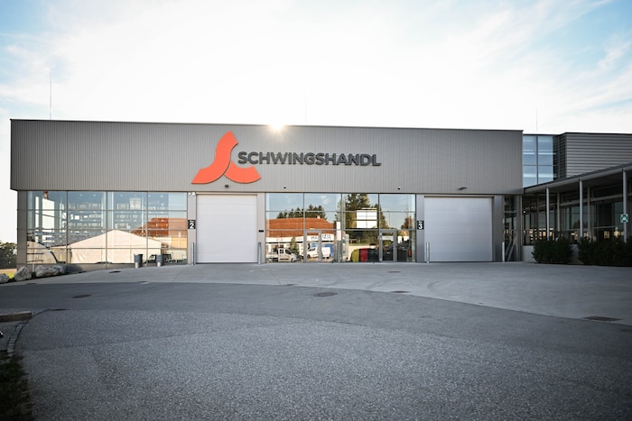 Das Unternehmen mit 150 Mitarbeitern hat seinen Sitz in Holzhausen im Bezirk Wels-Land.