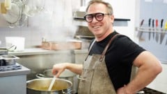 Haubenkoch Max Stiegl gut gelaunt. Er lädt Politiker zum Kochen im Gut Purbach ein. Noch haben ...