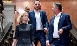 Das (vorläufig) neue SPÖ-Cheftrio: Frauenvorsitzende Eva-Maria Holzleitner, Klubchef Philip ...