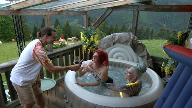 Ein ungeschriebenes Gesetz von „Forsthaus Rampensau“: Wo der Whirlpool ist, dort eskaliert es ...