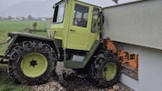 Der Traktor krachte auf Höhe des Kinderzimmers gegen das Haus