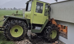 Der Traktor krachte auf Höhe des Kinderzimmers gegen das Haus