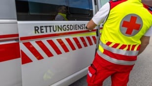 Die Rettung brachte die 29-Jährige ins Krankenhaus.