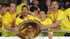 Tomas Simkovic (2.v.li.) wurde 2013 mit den „Veilchen“ Meister, managt jetzt in Hainburg.