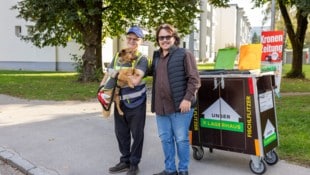 Peter Kilzer ist in Fischl mit seinem Wagen und Hund Balu bekannt. Täglich sammelt er dort ...