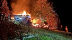 Beim Eintreffen der Feuerwehren stand das Gebäude bereits in Vollbrand. 