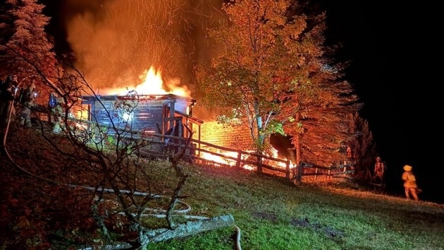 Beim Eintreffen der Feuerwehren stand das Gebäude bereits in Vollbrand. 