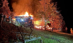 Beim Eintreffen der Feuerwehren stand das Gebäude bereits in Vollbrand. 