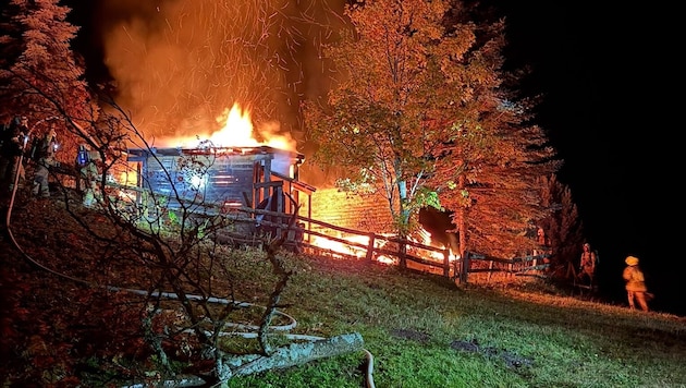 Beim Eintreffen der Feuerwehren stand das Gebäude bereits in Vollbrand.