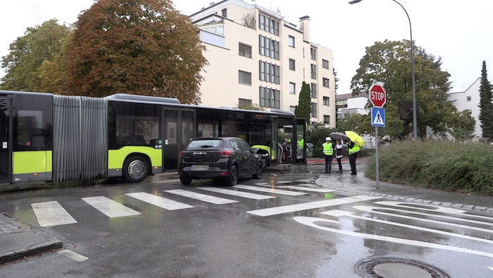 Auf der Kreuzung kam es zum Zusammenstoß.