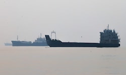 Obwohl wieder mehr Tanker in der Straße von Hormuz unterwegs sind, werden die Ölpreise ...