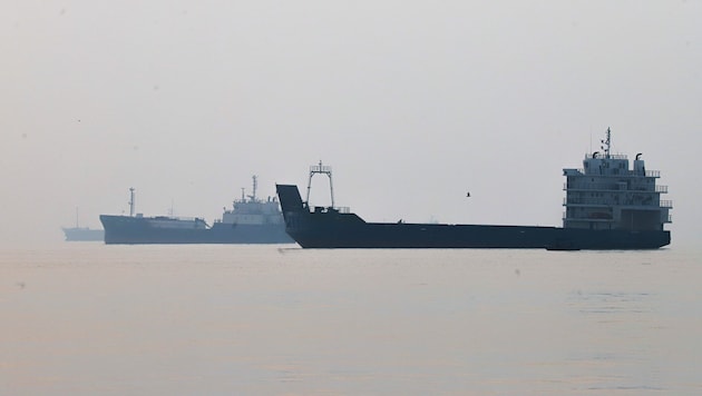 Obwohl wieder mehr Tanker in der Straße von Hormuz unterwegs sind, werden die Ölpreise ...