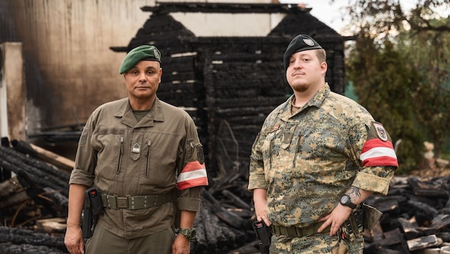 Vizeleutnant Kronberger und Gefreiter Schlosser am Unglücksort.