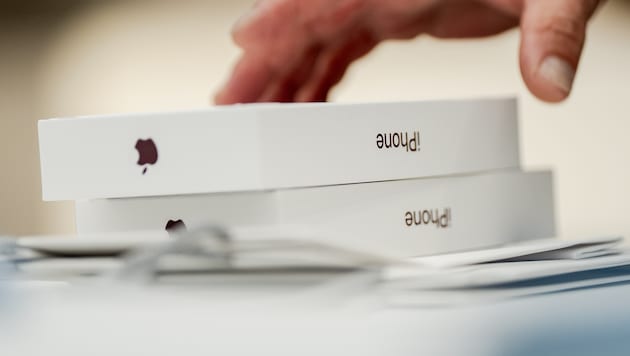Die jüngst vorgestellten Modelle kosten wegen der gestiegenen Preise für Speicherchips jeweils ...