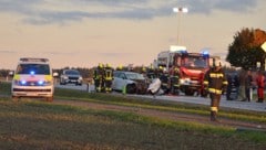Die Rettungskräfte konnten weder dem 60-jährigen noch dem 19-jährigen Fahrzeuglenker noch ...