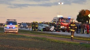 Die Rettungskräfte konnten weder dem 60-jährigen noch dem 19-jährigen Fahrzeuglenker noch ...