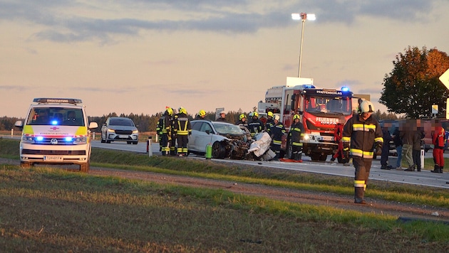 Die Rettungskräfte konnten weder dem 60-jährigen noch dem 19-jährigen Fahrzeuglenker noch ...