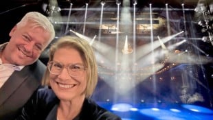 Zwei Grüne im Theater: Hans Arsenovic und Ursula Berner bei der Premiere von „Die Schöne und das ...
