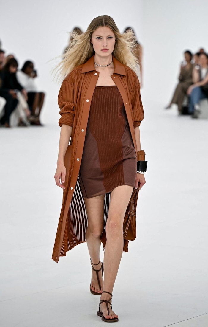 Ton in Ton und fließende Lagen sorgten bei der Pariser Fashion Week für starke Auftritte.