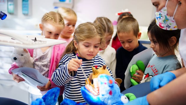Untersuchen, abhören und trösten sorgten für emsiges Kindertrippeln in Favoriten.