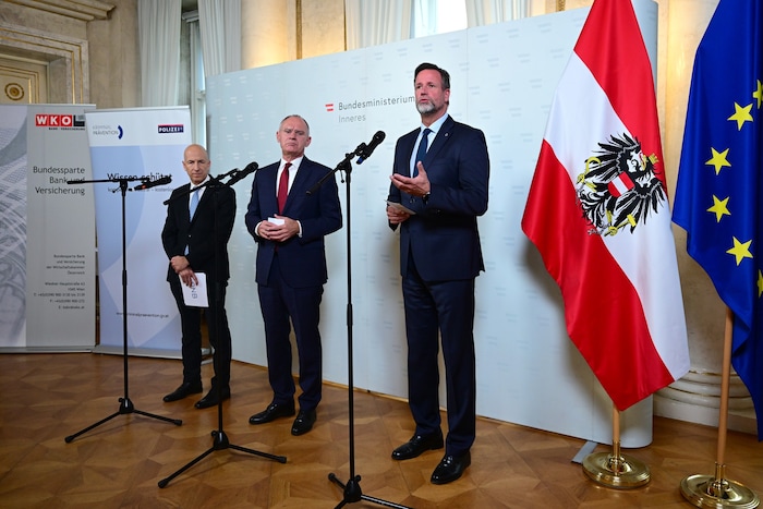 Wollen vereint gegen Phishing vorgehen: Nationalbank-Gouverneur Martin Kocher (li.), ...
