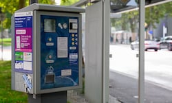 Wollen Sie mal mit einem Parkscheinautomaten diskutieren? Könnte schwierig werden...