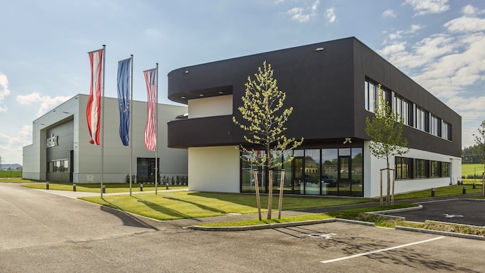Sitz und Produktionsstätte der Firma Agilox sind in Neukirchen bei Lambach.