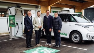 Eröffneten E-Ladehub: Leopold Astner, Sebastian Schuschnig, Reinhold Draxler und Alexander ...