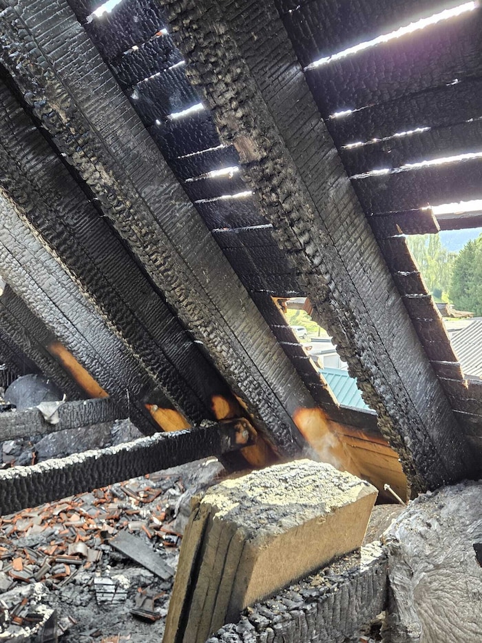 Bilder aus dem Inneren zeigen das Ausmaß der Zerstörung ...